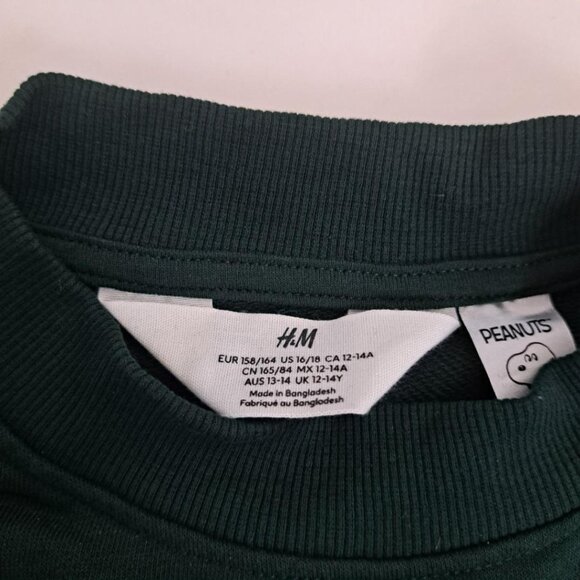 H&M dark green Peanuts Snoopy sweat shirt teen size 12-14, Holiday Christmas - Picture 2 of 4